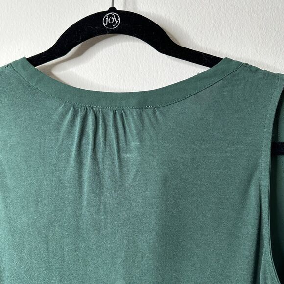 Loft Sage Green Split V-Neck Sleeveless Flowy Lace Neck Detail Tank Blouse XS - Picture 5 of 9
